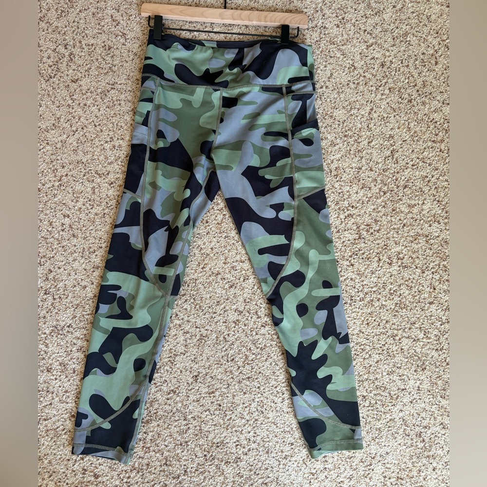 Zyia Active Green Camo Pocket Light n Tight Hi-rise 7/8 24"